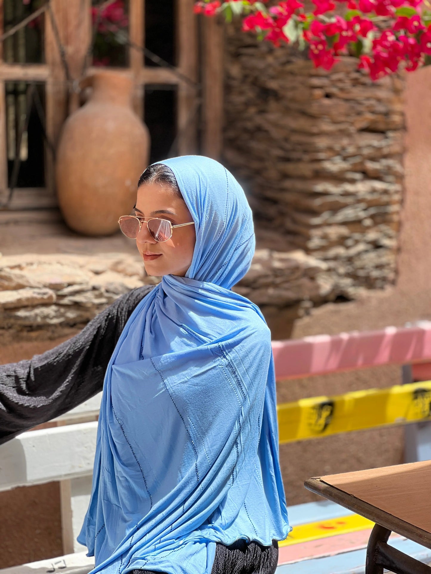 <img src="hijab-jawahir-argent.jpg" alt="Hijab Jawahir avec strass argentés - Une touche brillante et élégante">
<img src="hijab-jawahir-details.jpg" alt="Détails des strass du Hijab Jawahir - Raffinement et éclat">
<img src="hijab-jawahir-jersey.jpg" alt="Hijab Jawahir en jersey coton - Confort et style luxueux">
<img src="collection-jawahir.jpg" alt="Collection Hijab Jawahir par JH Scarf - Un accessoire chic et raffiné">