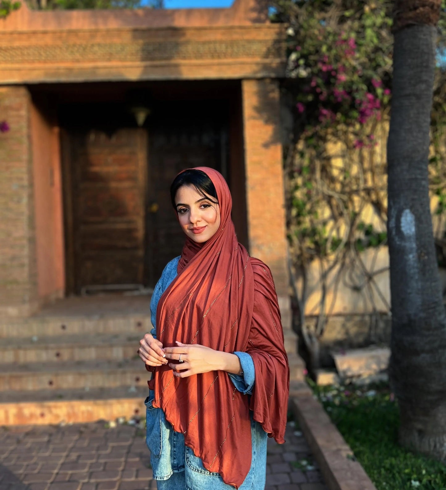 <img src="images/<img src="images/hijab-jawahir-collection.jpg" alt="Collection Hijab Jawahir - Une gamme élégante de hijabs ornés de strass, importés de Dubaï.">
<img src="images/hijab-jawahir-collection.jpg" alt="Collection Hijab Jawahir - Une gamme élégante de hijabs ornés de strass, importés de Dubai.">
.jpg" alt="Collection Hijab Jawahir - Une gamme élégante de hijabs ornés de strass, importés de Dubai.">
