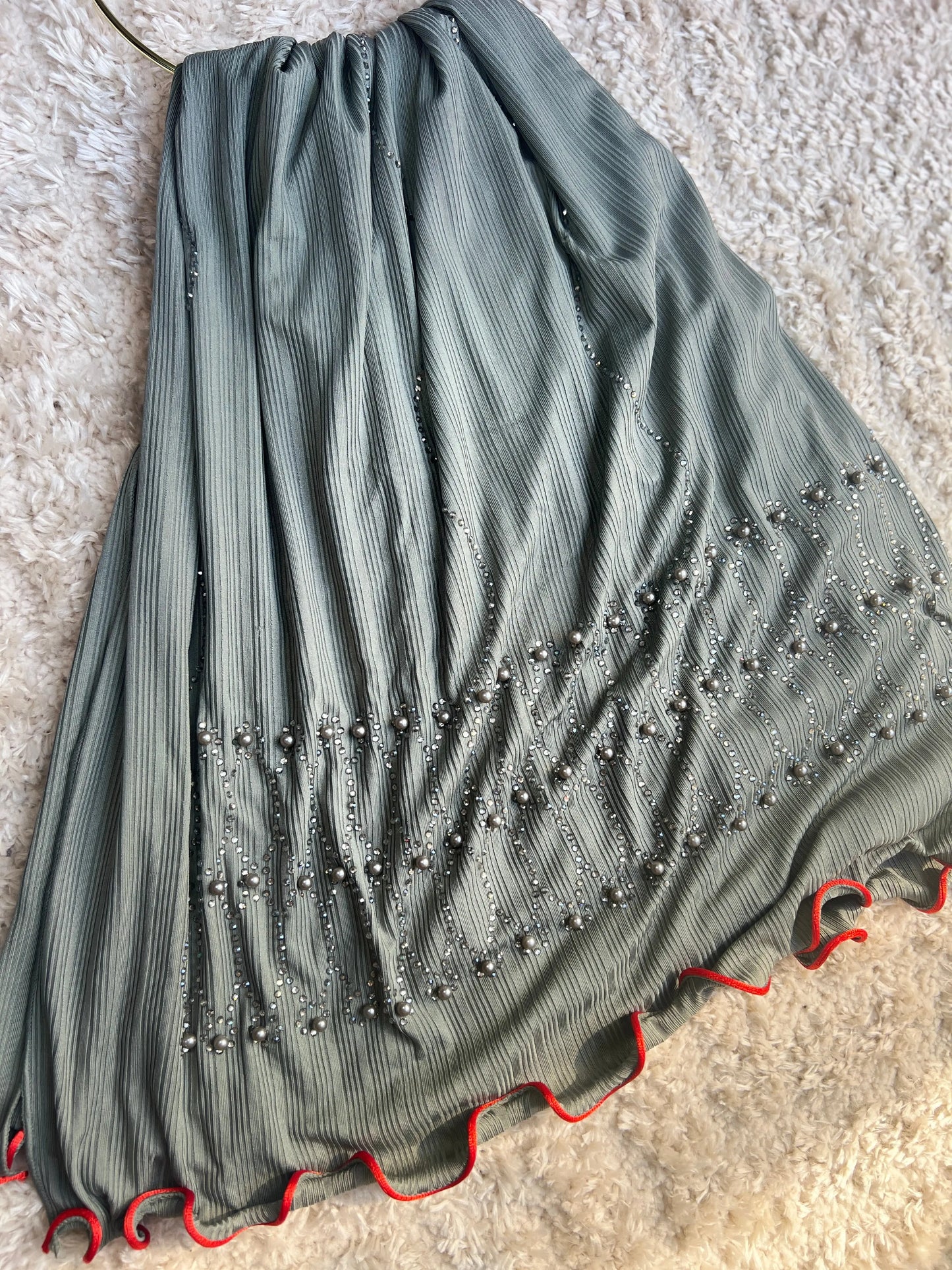 Queen kaki ligne rouge JH Scarf
